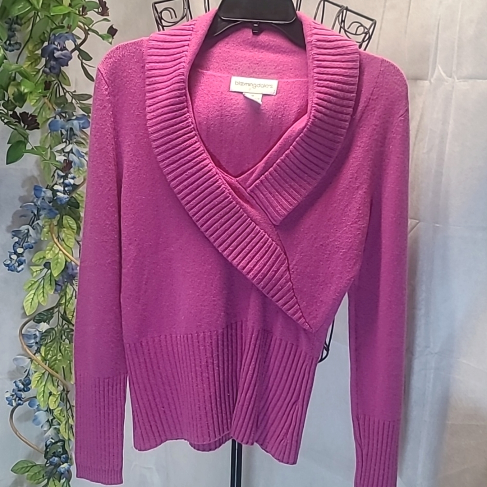 Bloomingdale's Pink Cashmere Sweater - Picture 2 of 9